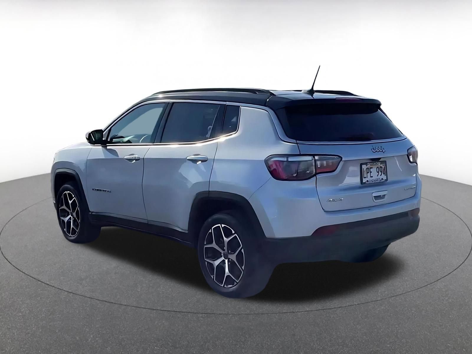 Used 2025 Jeep Compass Limited image 10