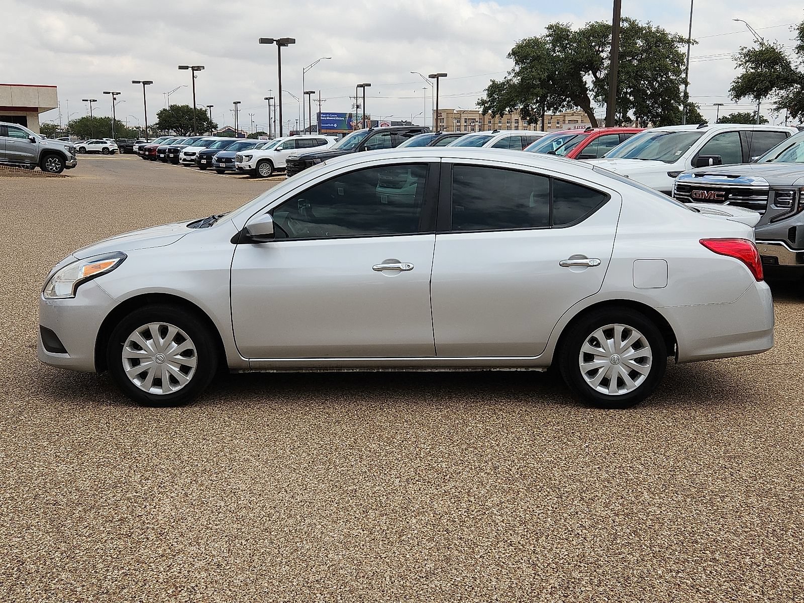 Used 2019 Nissan Versa SV FWD image 2
