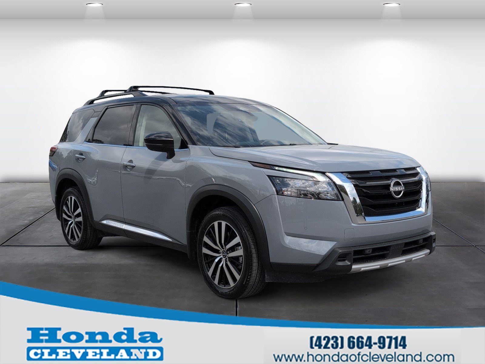 Used 2025 Nissan Pathfinder Platinum w/ Lighting Package (N92) image 1