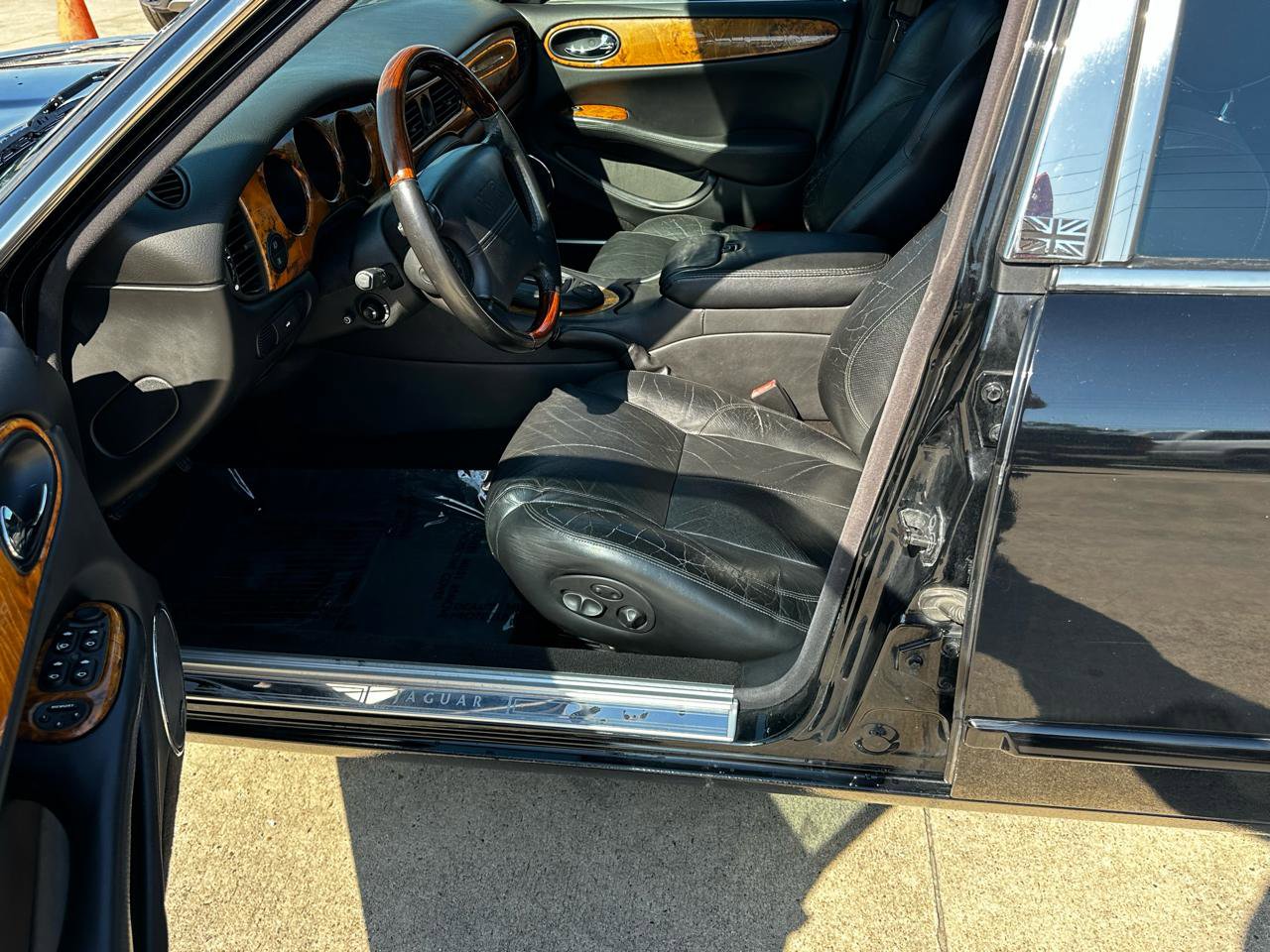 Used 2003 Jaguar XJ8 RWD image 25