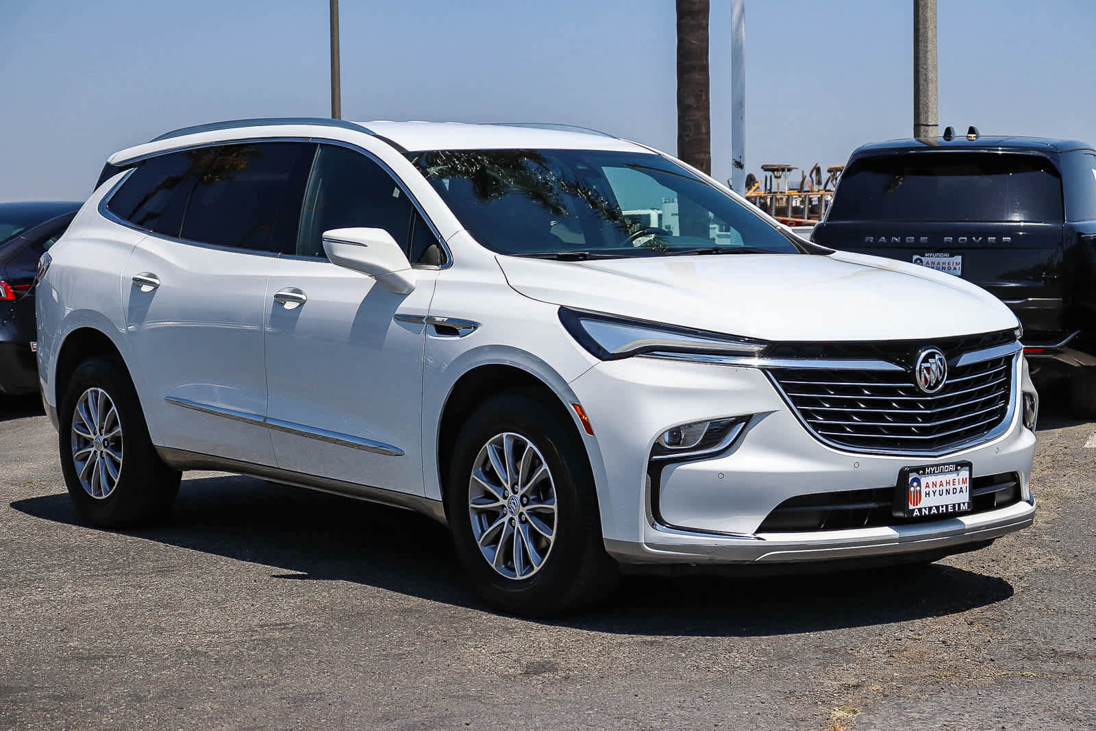 Used 2023 Buick Enclave Essence FWD image 3