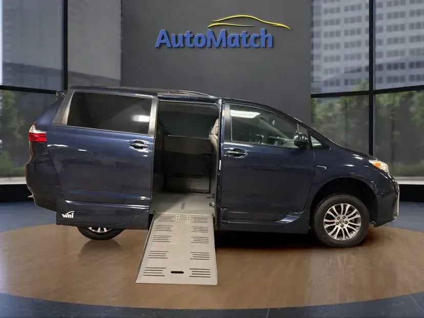 Used 2019 Toyota Sienna XLE FWD image 15
