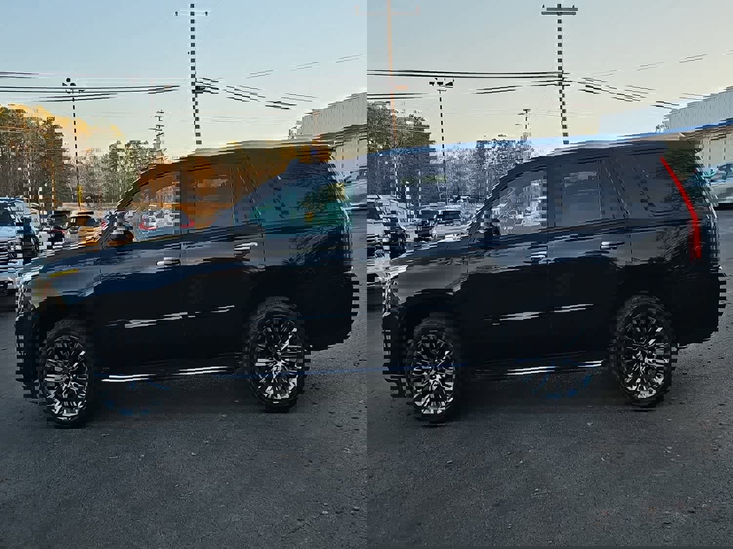 Used 2019 Cadillac Escalade Luxury w/ Escalade Sport Edition image 6