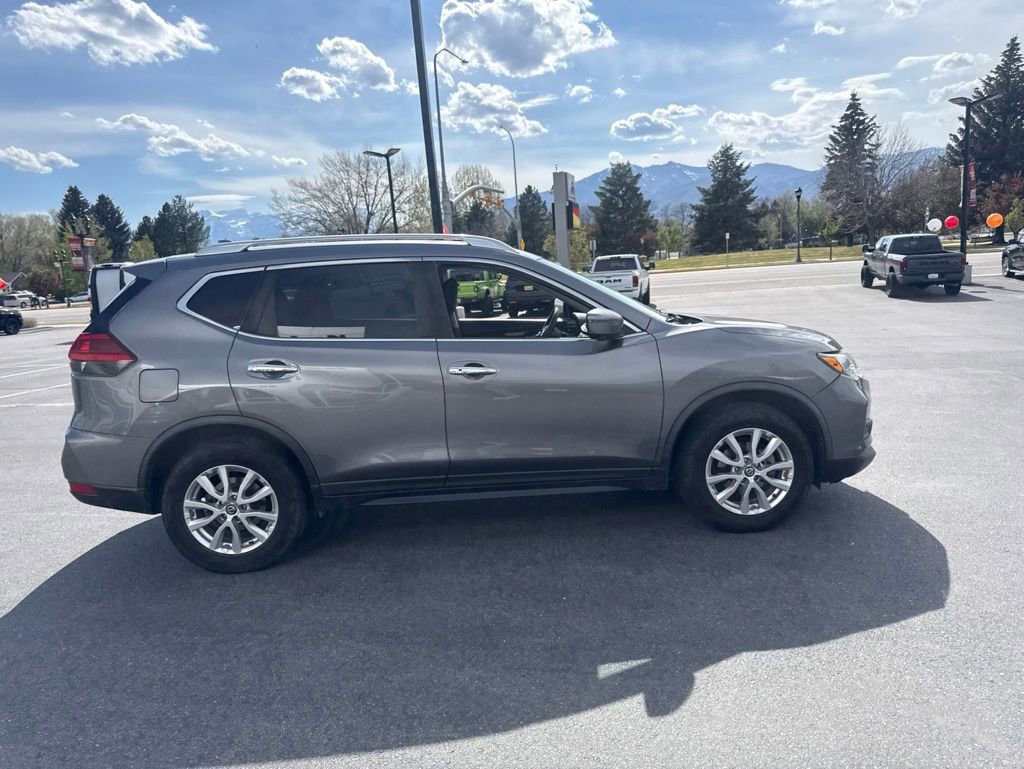Used 2017 Nissan Rogue SV w/ SV Premium Package AWD/4WD image 4