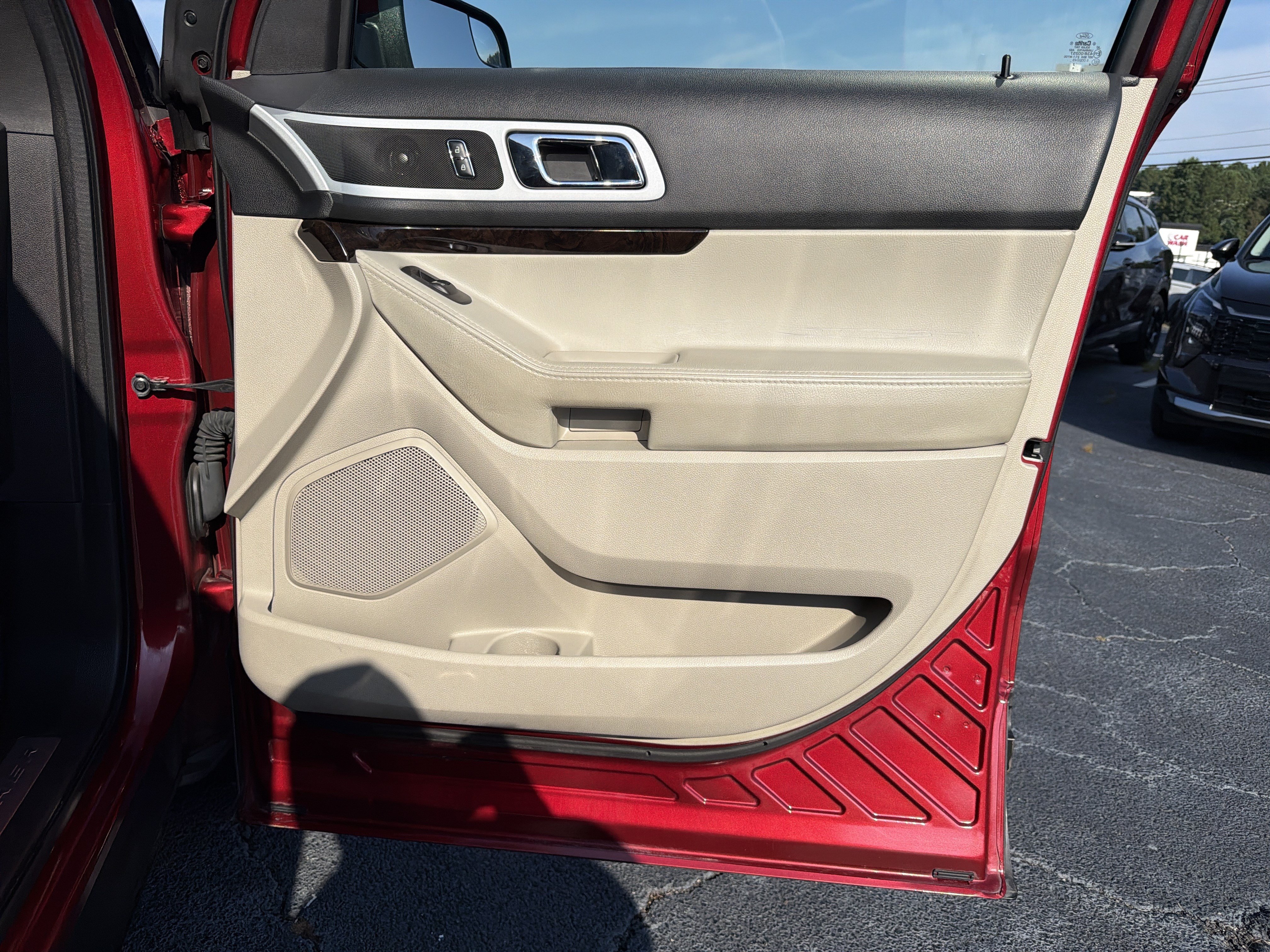 Used 2015 Ford Explorer Limited w/ Equipment Group 301A FWD image 12