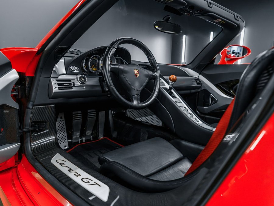 Used 2005 Porsche Carrera GT RWD image 16