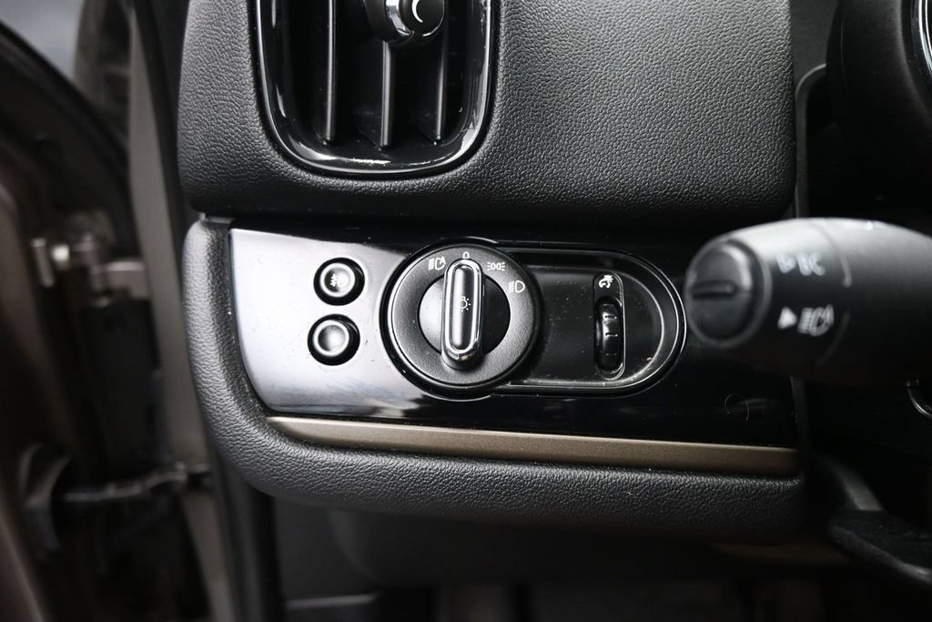 Used 2019 MINI Cooper Countryman S w/ Premium Package FWD image 13