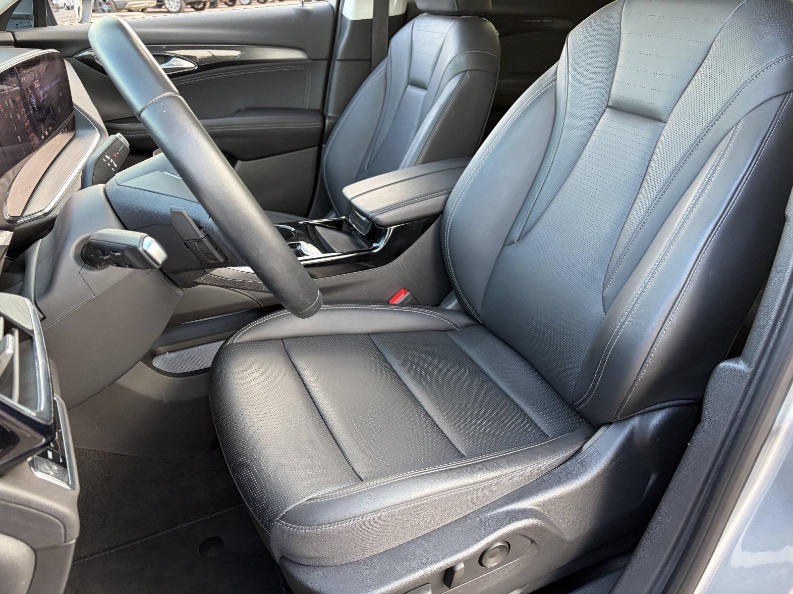 Certified 2025 Buick Envision Preferred AWD/4WD image 21