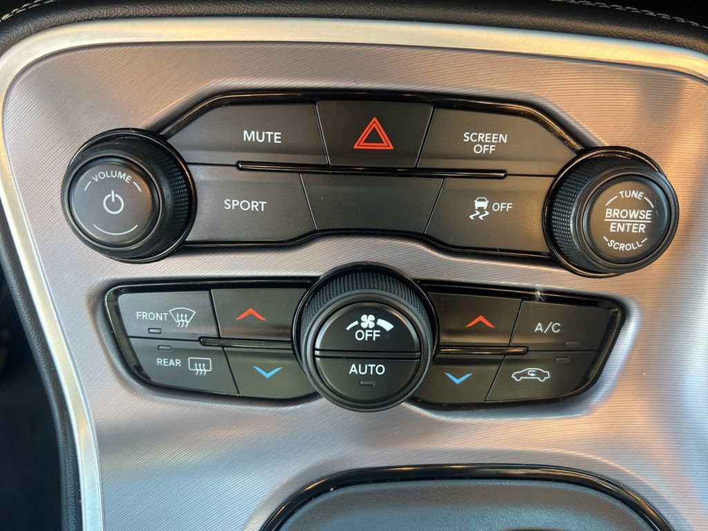 Used 2020 Dodge Challenger SXT RWD image 31