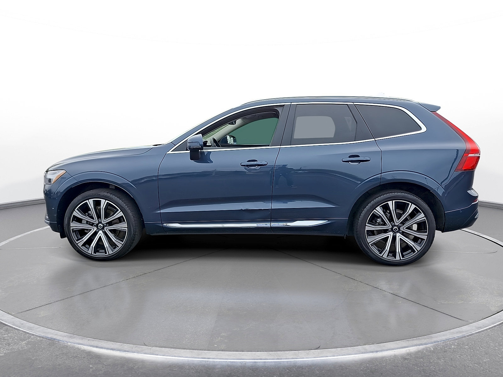 Used 2023 Volvo XC60 B6 Ultimate w/ Protection Package Premier AWD/4WD image 5