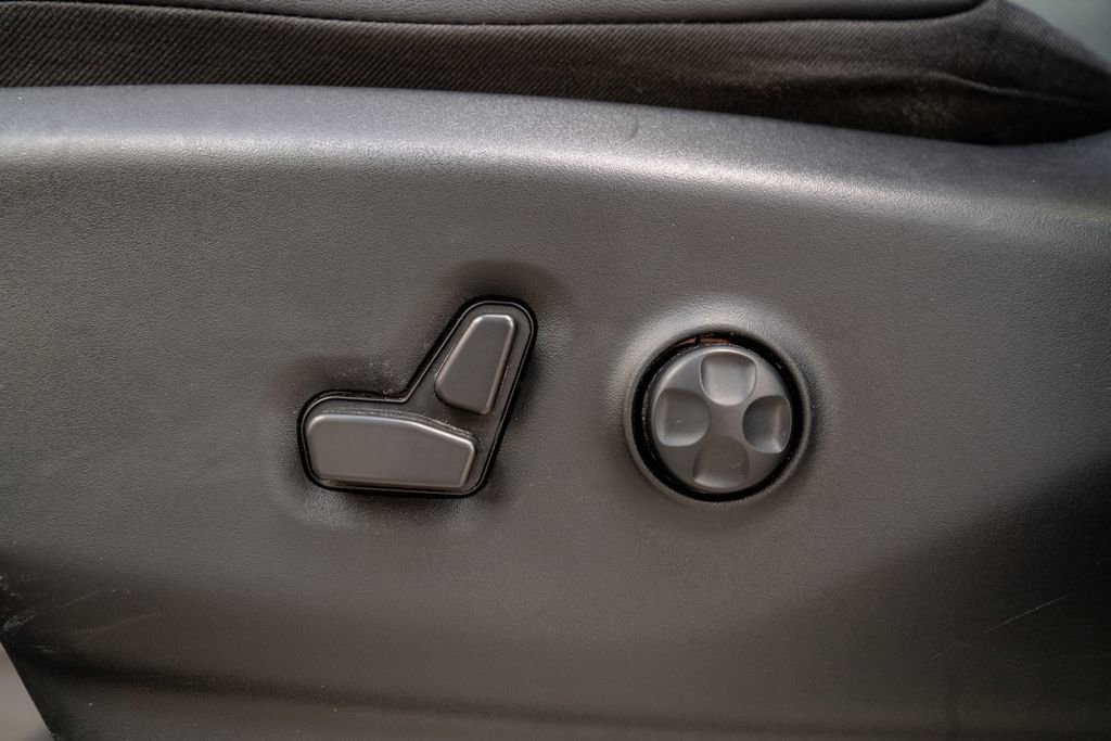 Used 2024 Chrysler Pacifica Touring-L image 21