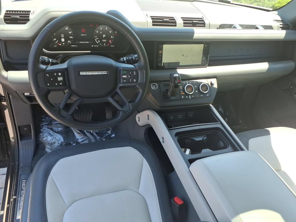 Used 2024 Land Rover Defender 110 X-Dynamic SE AWD/4WD image 19