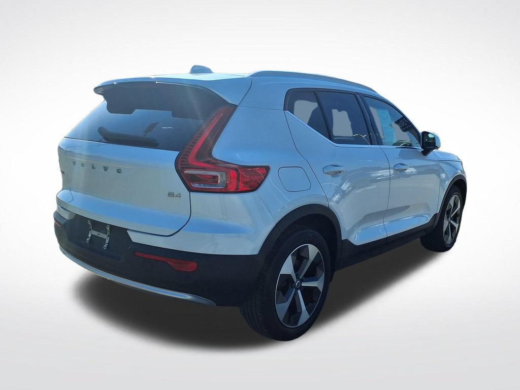 Certified 2023 Volvo XC40 B4 Plus w/ Climate Package FWD image 8