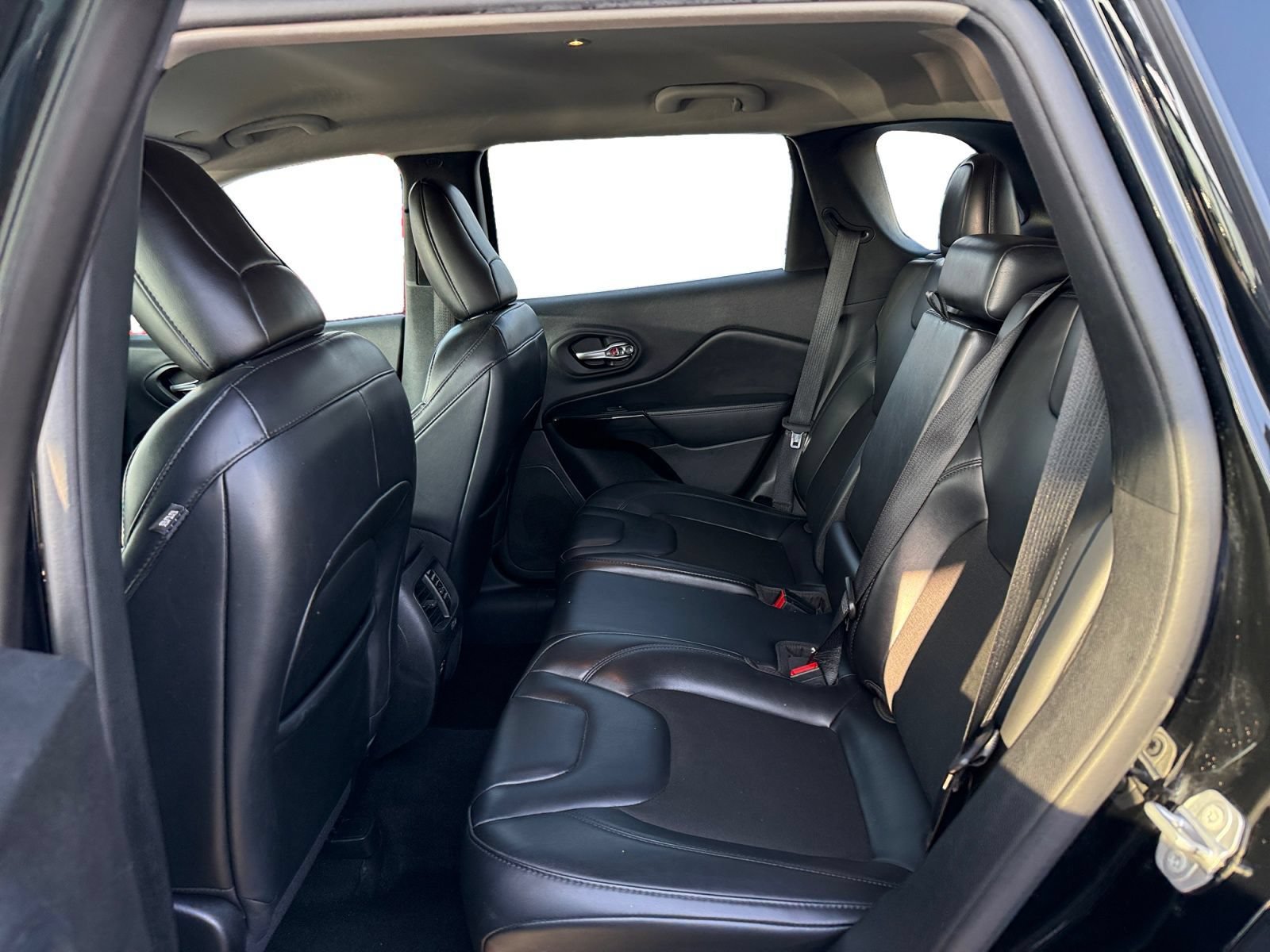 Used 2021 Jeep Cherokee Latitude Plus FWD image 11