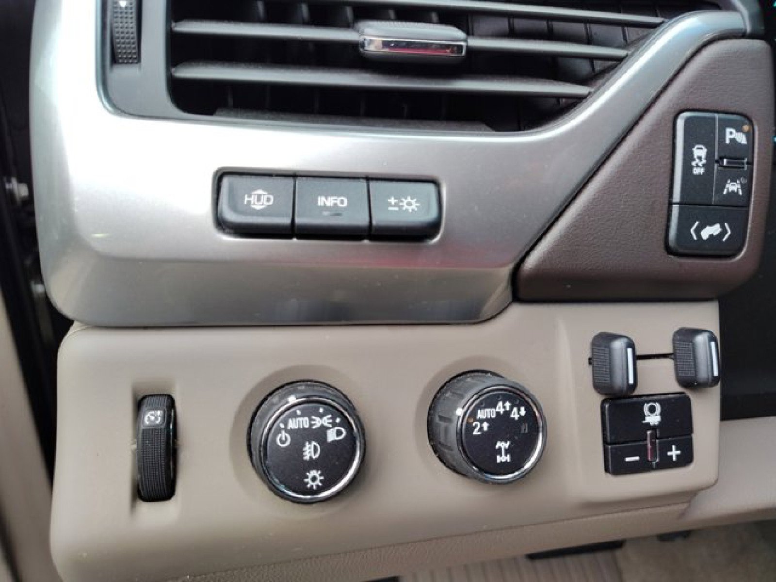 Used 2018 Chevrolet Tahoe Premier image 29