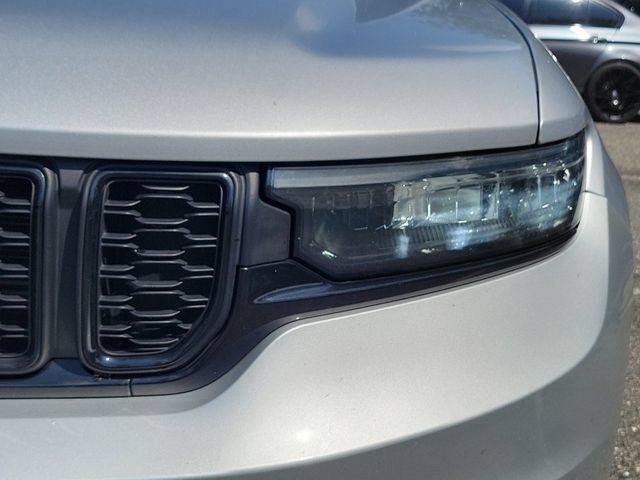 Used 2023 Jeep Grand Cherokee L Laredo RWD image 8