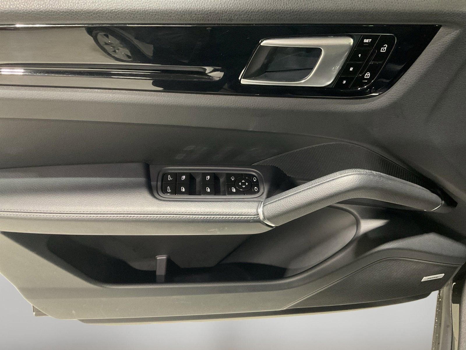 Used 2019 Porsche Cayenne Base image 10