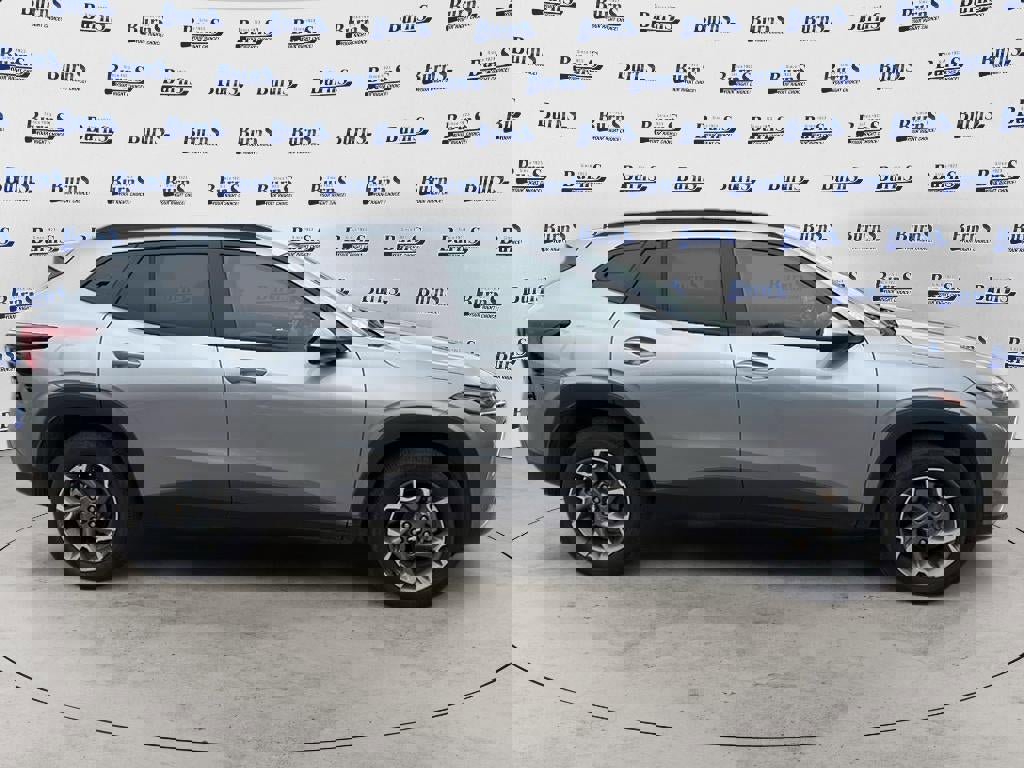 Used 2025 Chevrolet Trax LT w/ LT Convenience Package FWD image 8