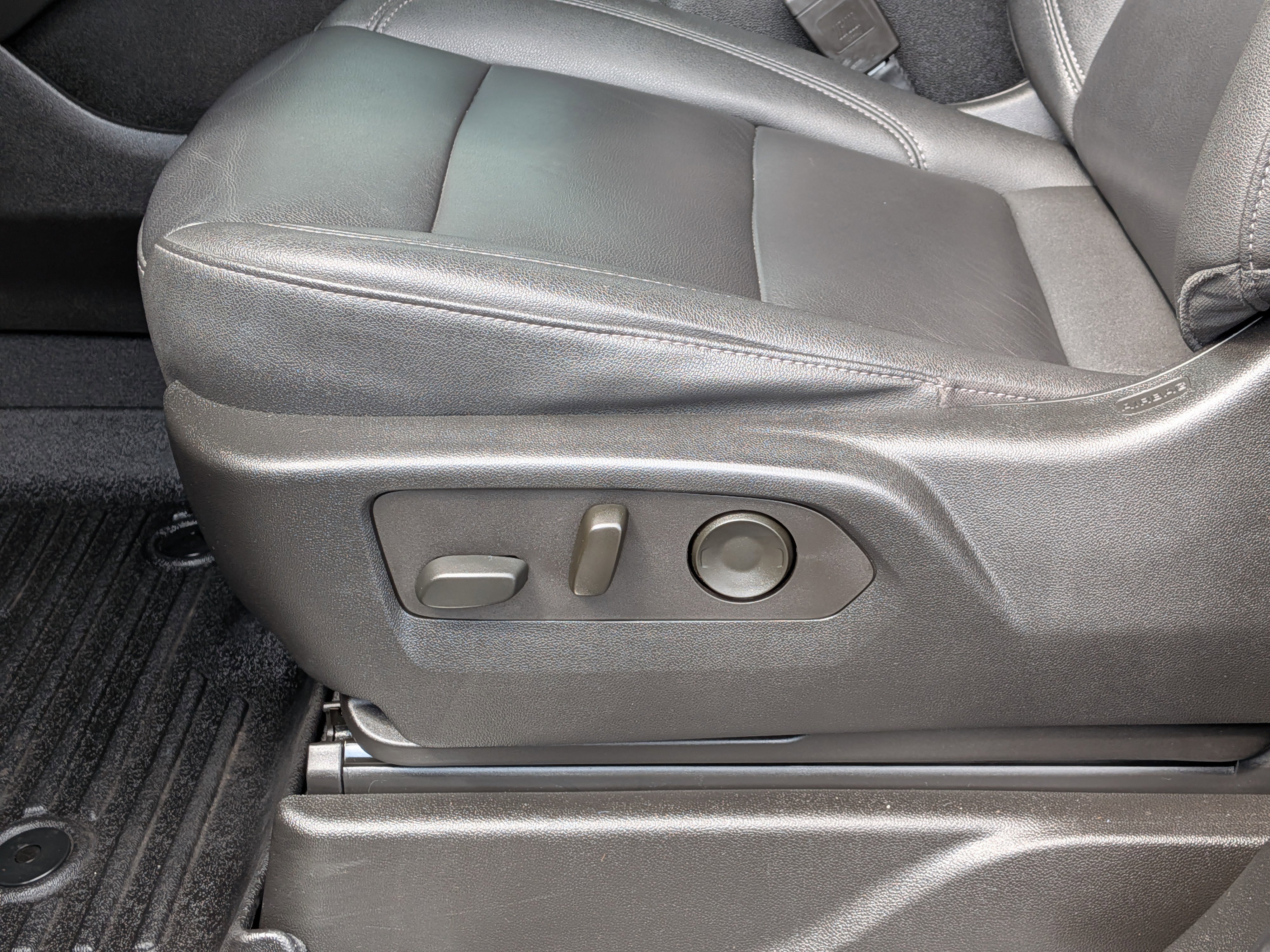 Used 2022 Chevrolet Tahoe LT w/ Luxury Package AWD/4WD image 14