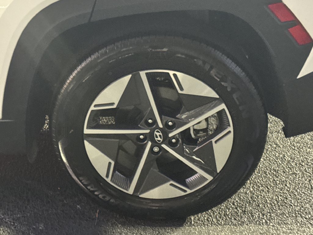 Used 2025 Hyundai Tucson SEL FWD image 19