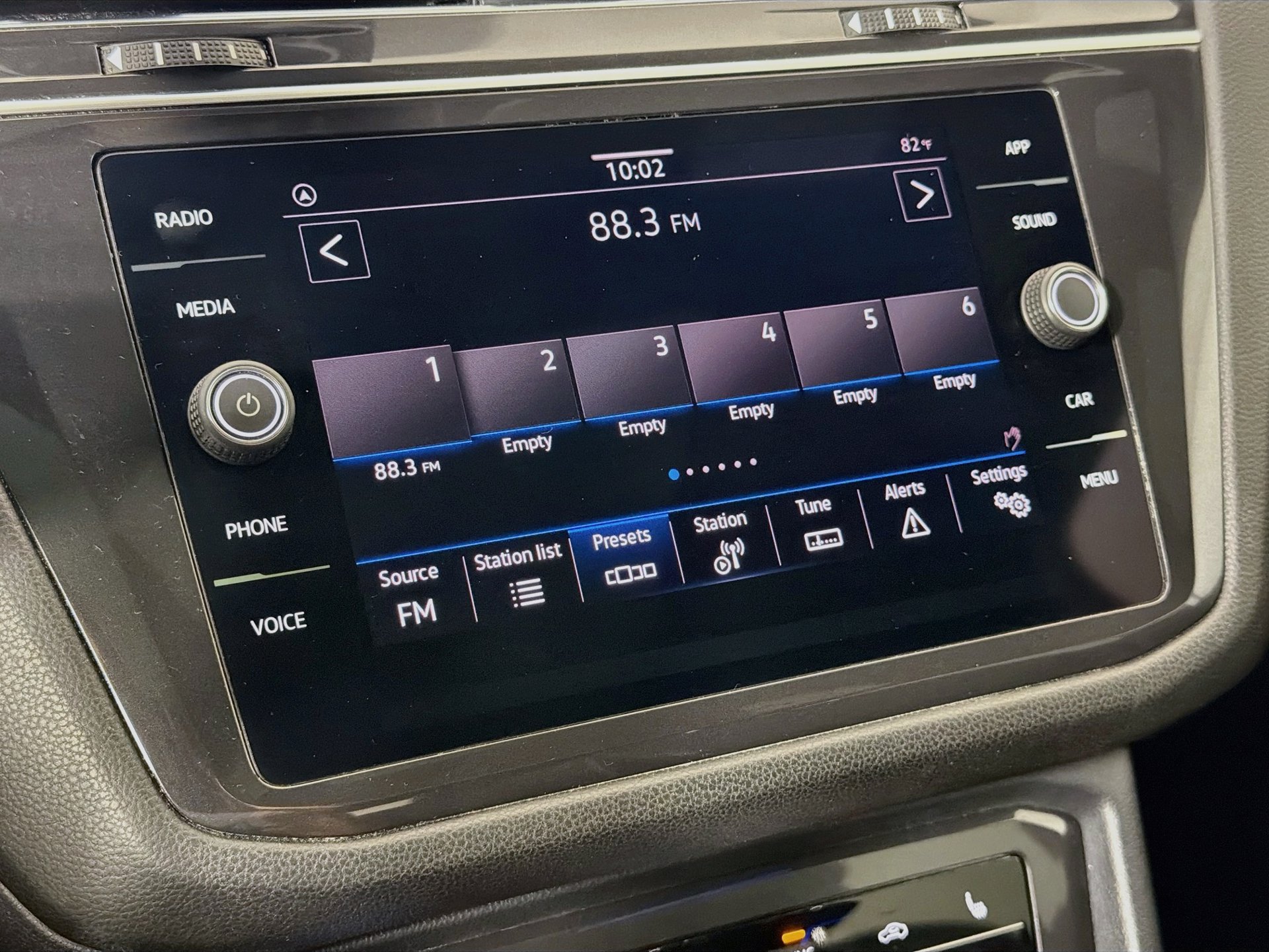 Certified 2022 Volkswagen Tiguan SE R-Line FWD image 12