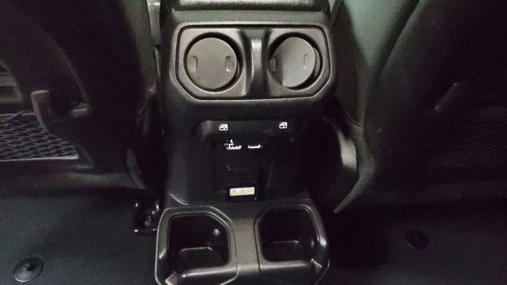 Used 2022 Jeep Wrangler Unlimited Rubicon image 13