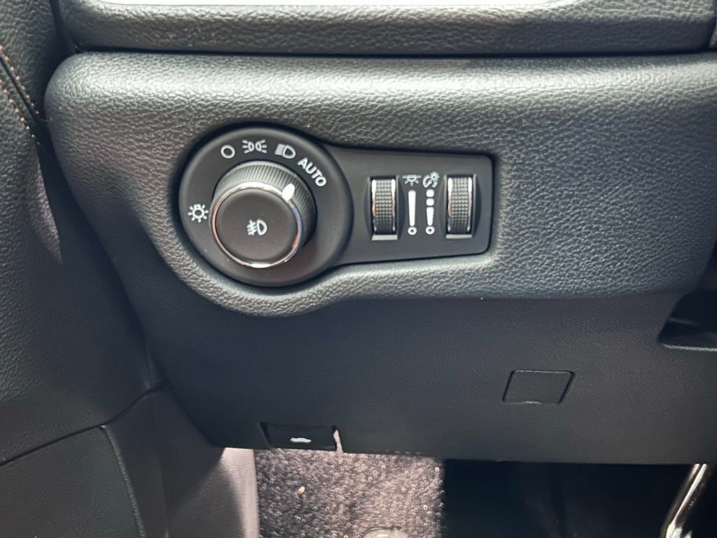 New 2026 Chrysler Pacifica Pinnacle image 29