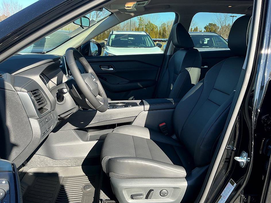 New 2026 Nissan Rogue Dark Armor image 12