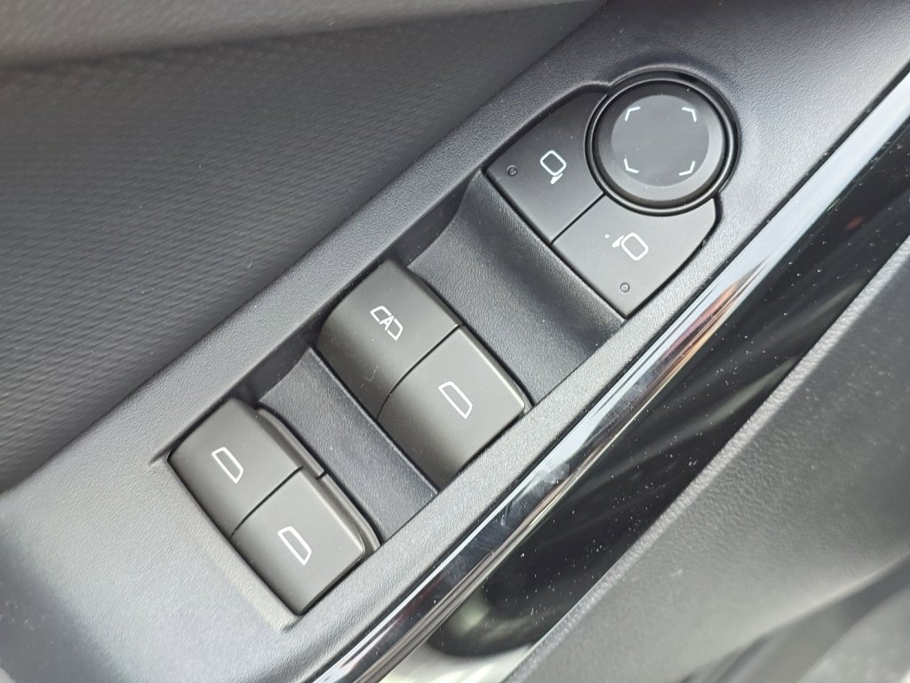 New 2026 Chevrolet Equinox LT w/ Convenience Package II FWD image 13