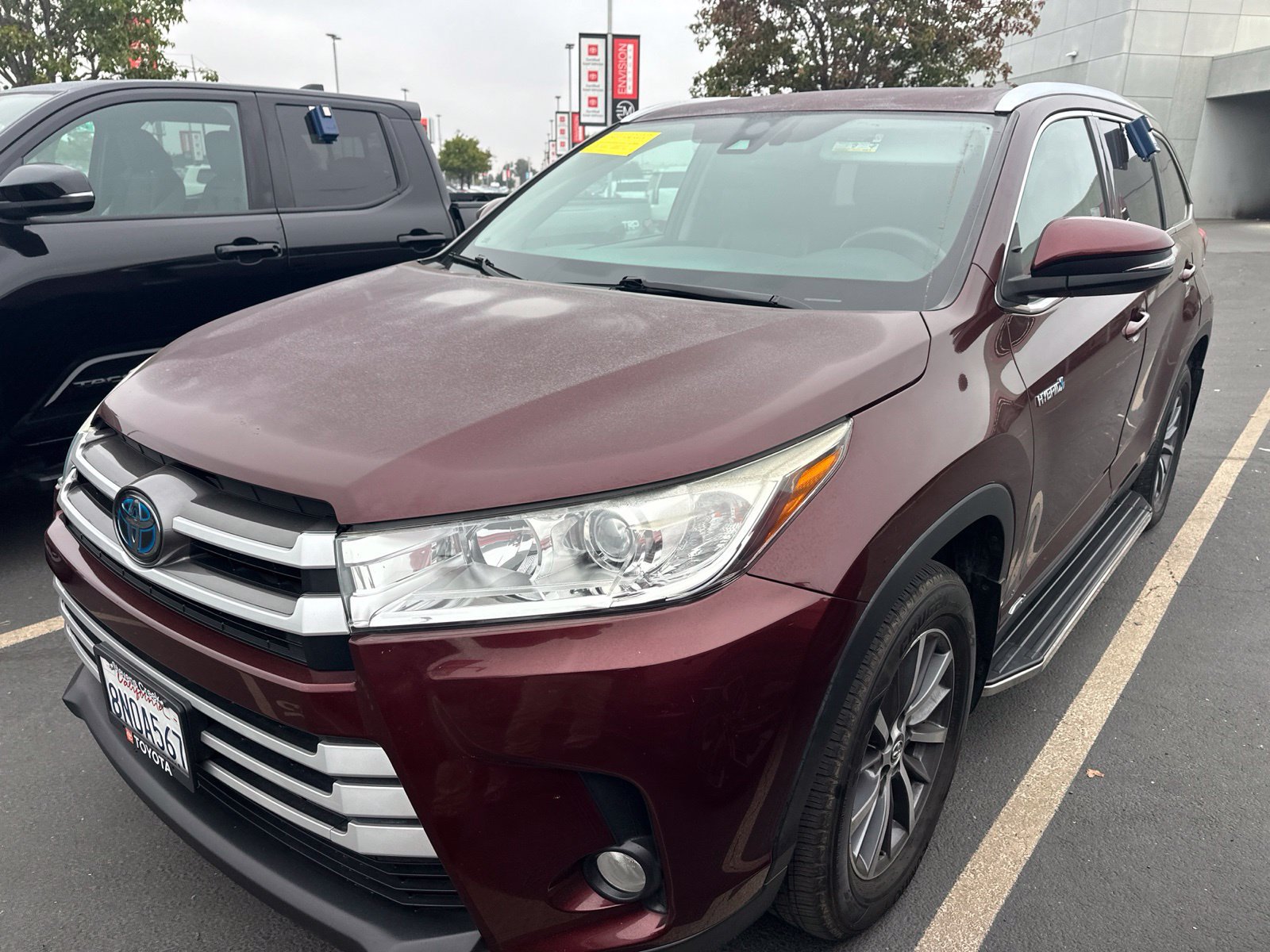 Used 2019 Toyota Highlander XLE AWD/4WD image 2
