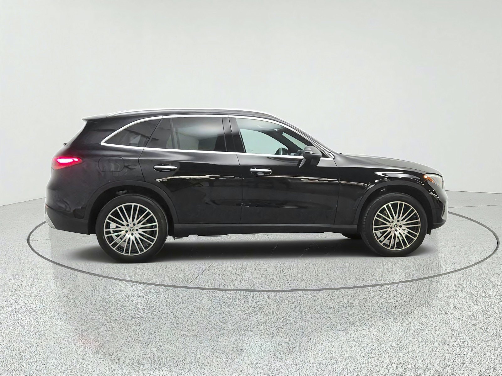 Certified 2023 Mercedes-Benz GLC 300 4MATIC w/ Driver Assistance Package image 4