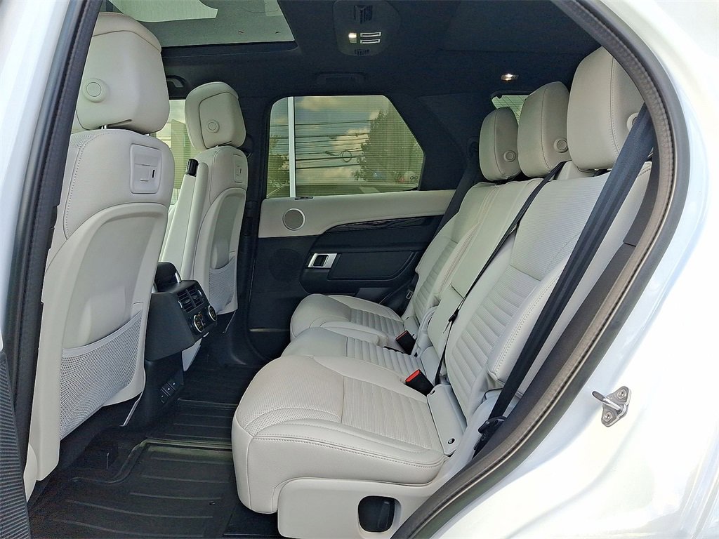 Used 2023 Land Rover Discovery S image 26
