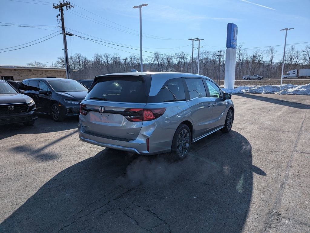New 2026 Honda Odyssey Touring image 3