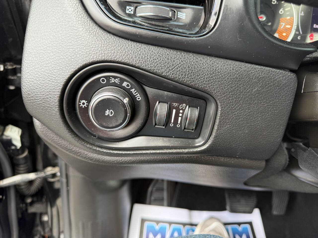 Used 2020 Jeep Renegade Altitude AWD/4WD image 9