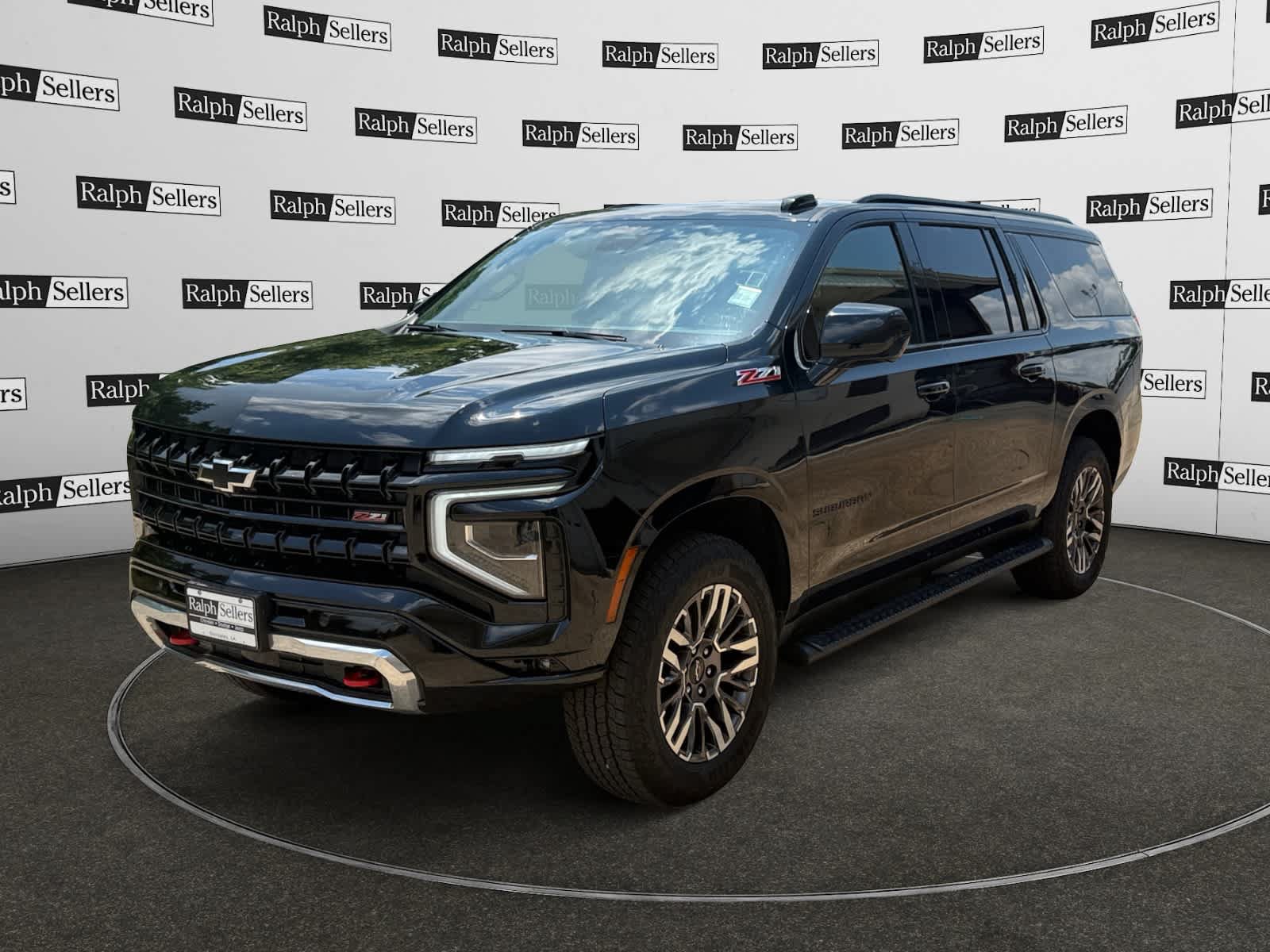 Used 2025 Chevrolet Suburban Z71 AWD/4WD image 2