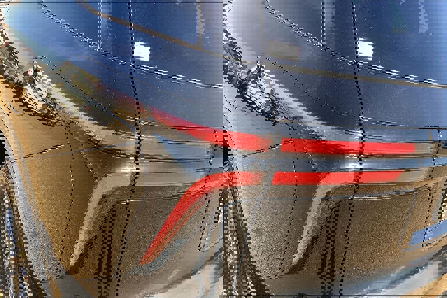 Used 2025 Chevrolet Traverse LT image 32