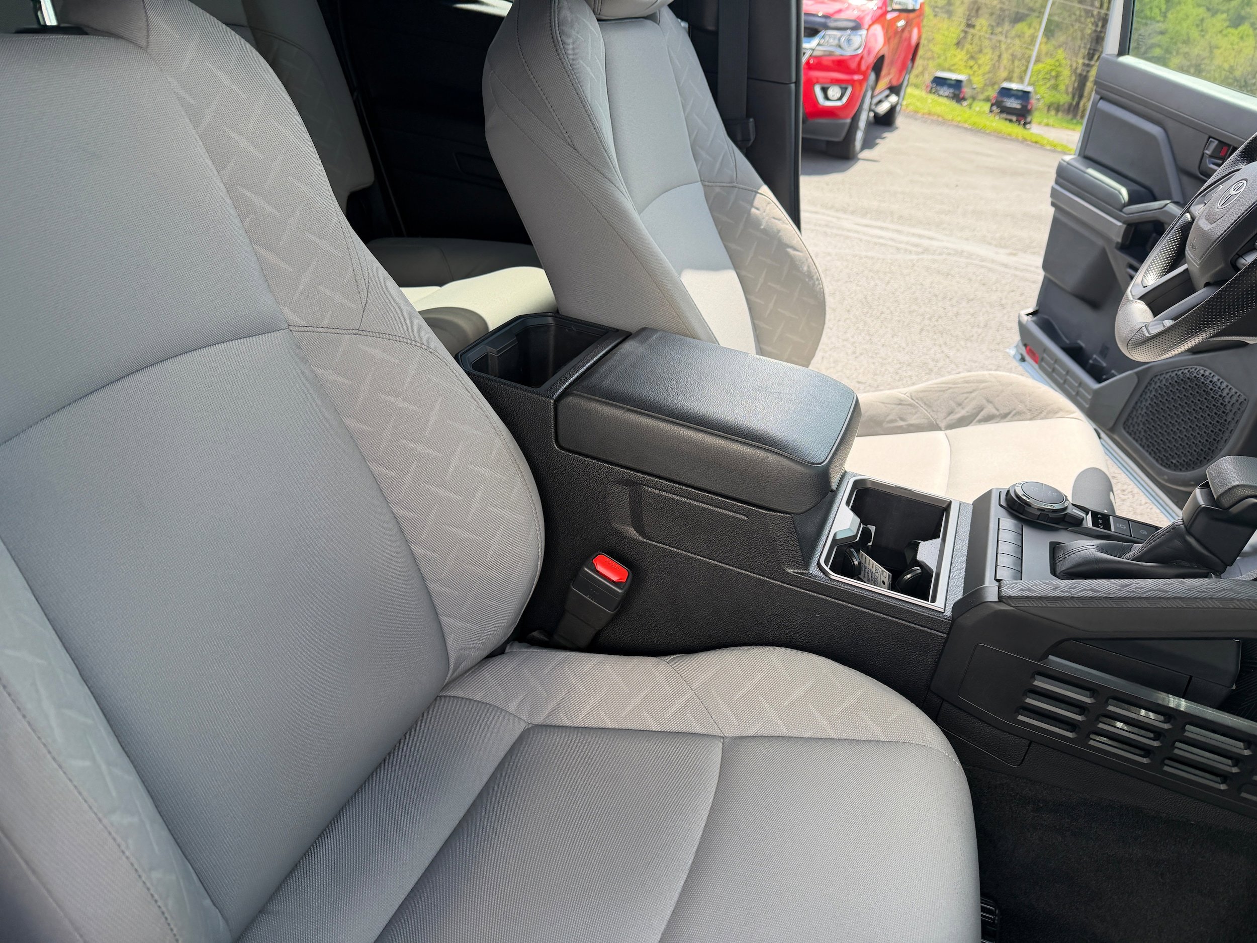 Used 2025 Toyota Tacoma SR5 AWD/4WD image 22
