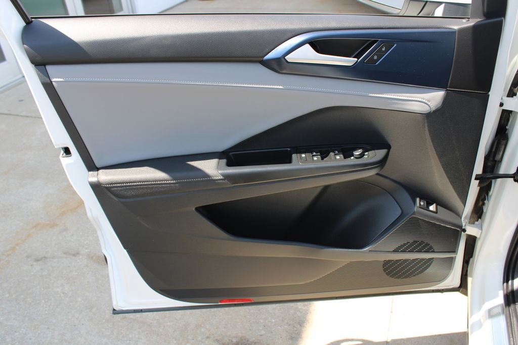 Certified 2024 Volkswagen Taos SE AWD/4WD image 9