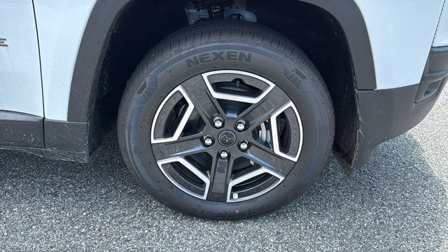 New 2026 Jeep Cherokee Laredo AWD/4WD image 5