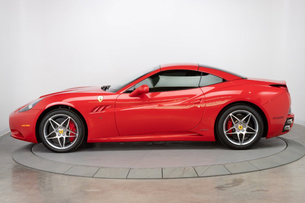 Used 2011 Ferrari California image 19