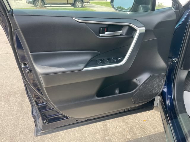 Used 2025 Toyota RAV4 XLE AWD/4WD image 11