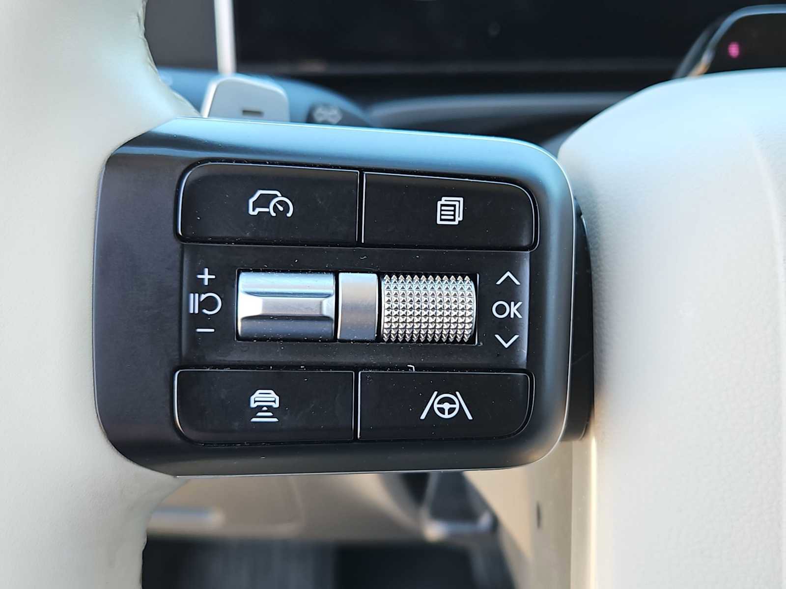 Certified 2025 Hyundai Santa Fe SEL image 23