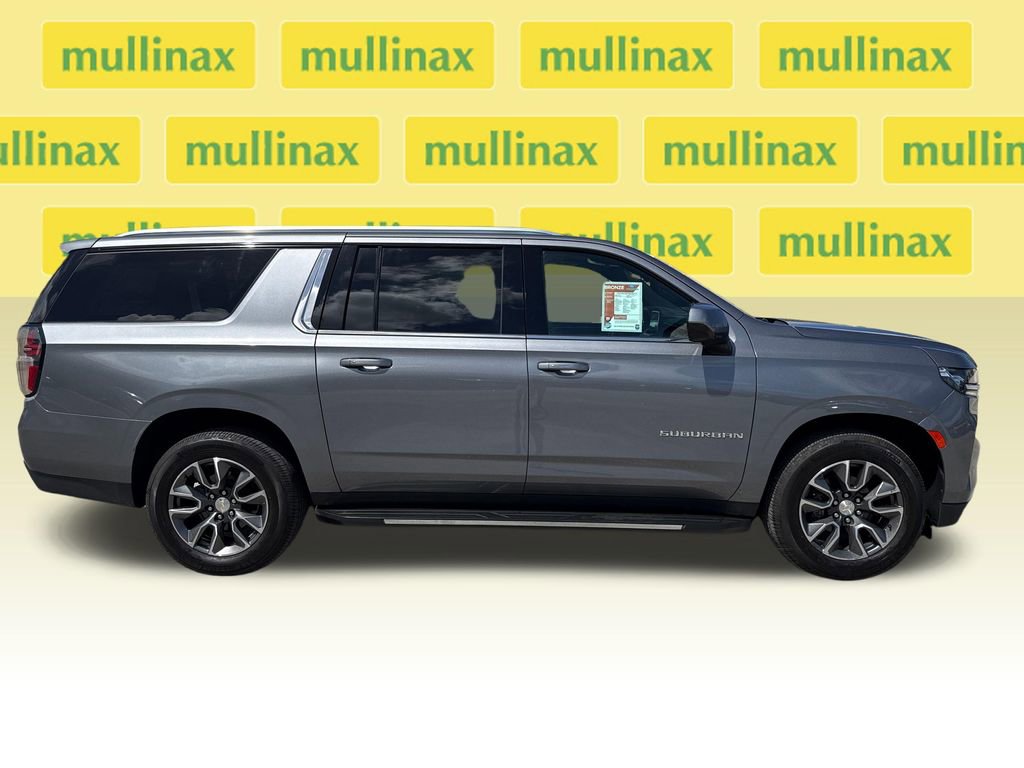 Used 2021 Chevrolet Suburban LT image 2