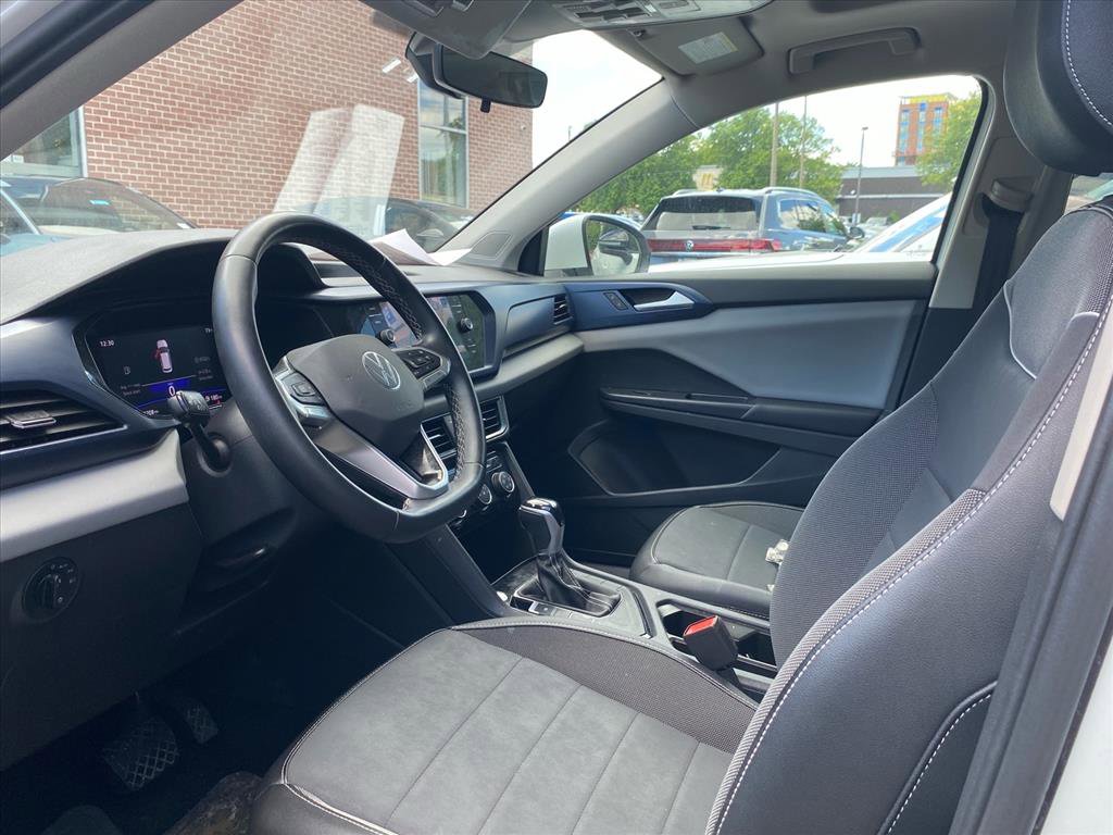 Certified 2023 Volkswagen Taos SE w/ Panoramic Sunroof Package FWD image 8