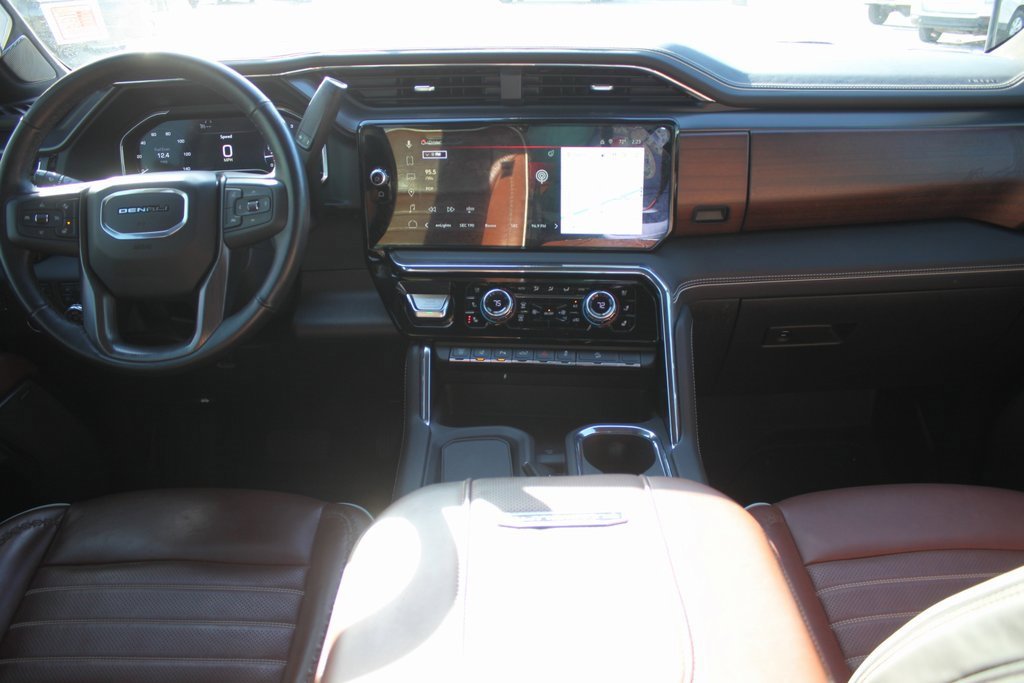 Used 2025 GMC Sierra 2500 Denali Ultimate image 8