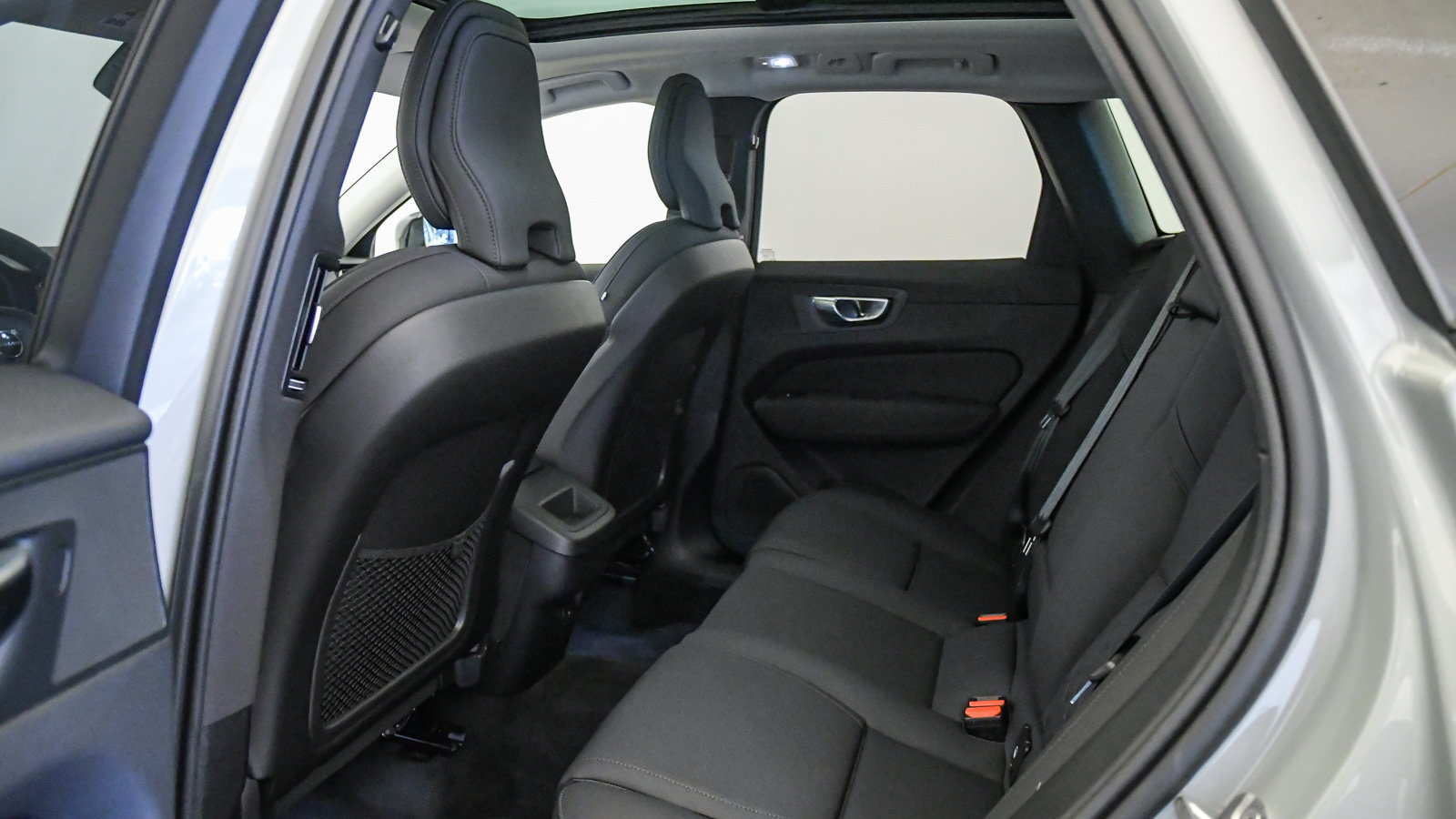 Certified 2026 Volvo XC60 B5 Plus w/ Climate Package PRO AWD/4WD image 19