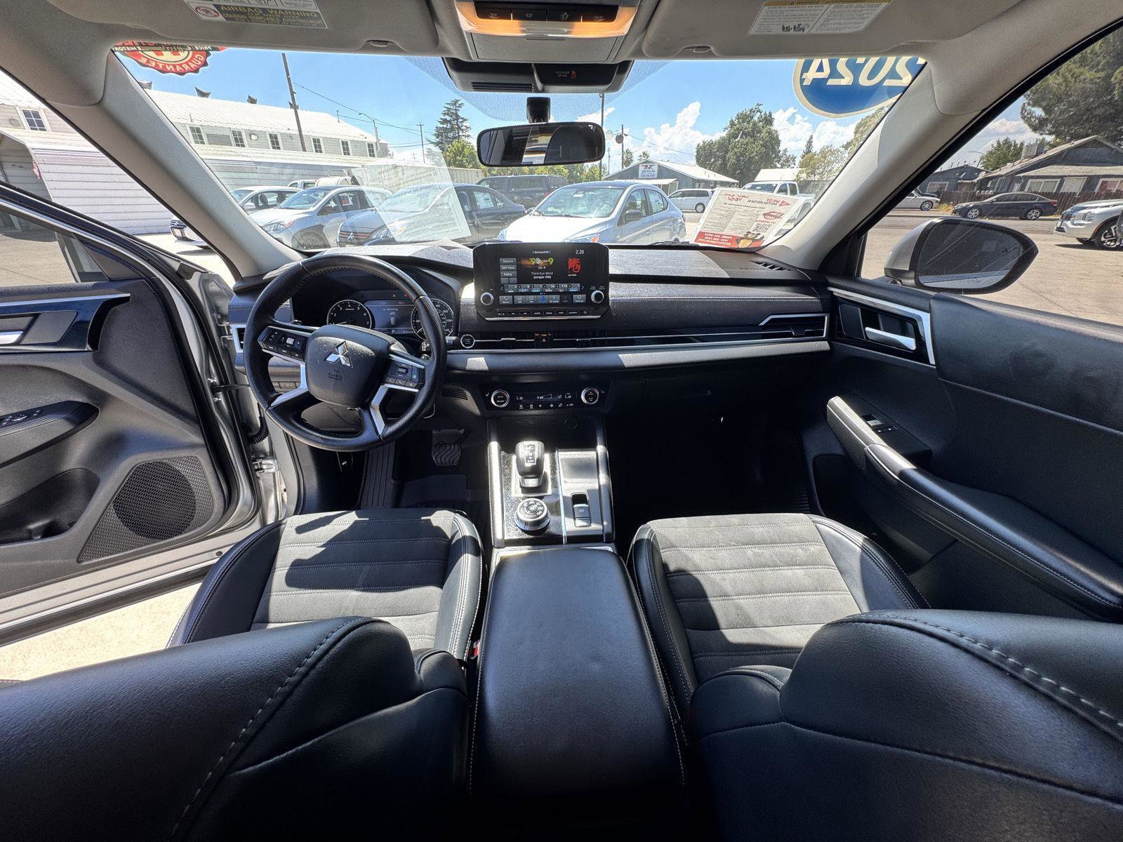 Used 2024 Mitsubishi Outlander SE Black Edition image 18