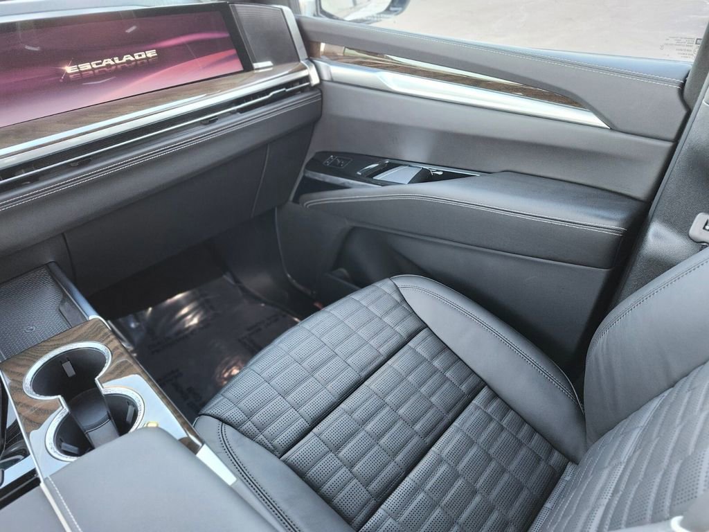 Certified 2026 Cadillac Escalade Platinum Sport w/ LPO, Floor Liner Package image 13