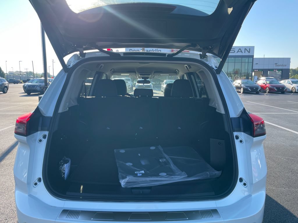 New 2026 Nissan Rogue SV w/ Cold Weather Package AWD/4WD image 9