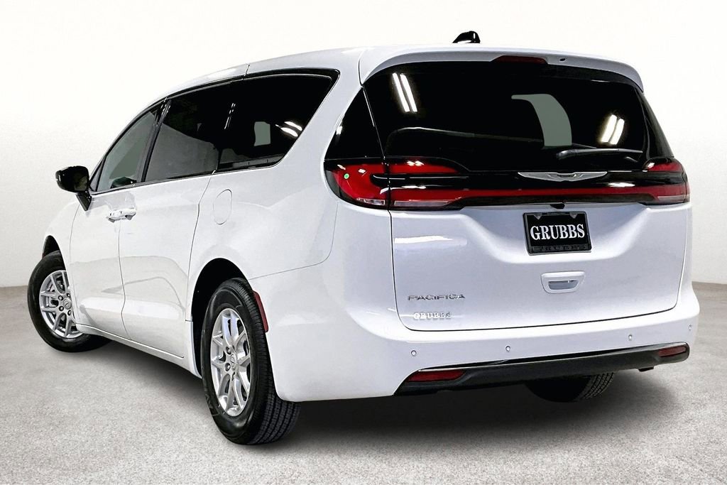 New 2026 Chrysler Pacifica Select image 4